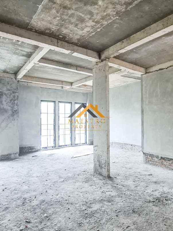 dijual rumah komplek citraland gama