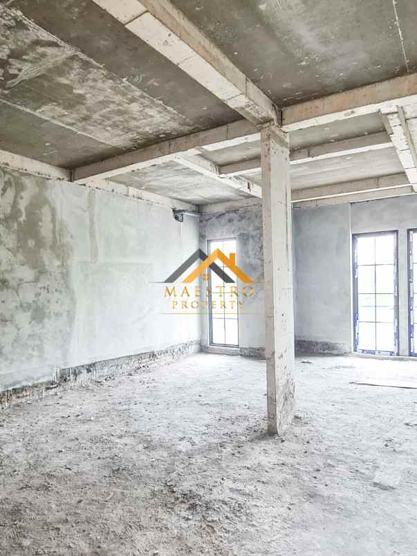 dijual rumah komplek citraland gama