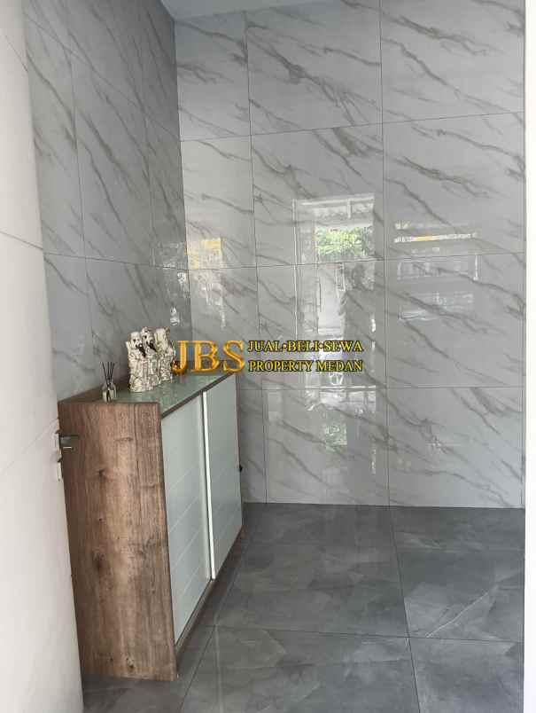 dijual rumah komplek citraland gama
