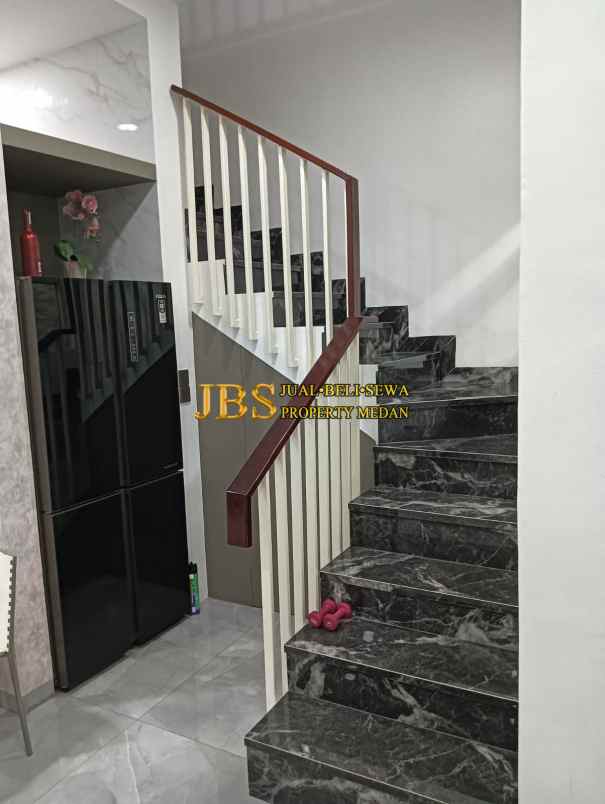 dijual rumah komplek citraland gama