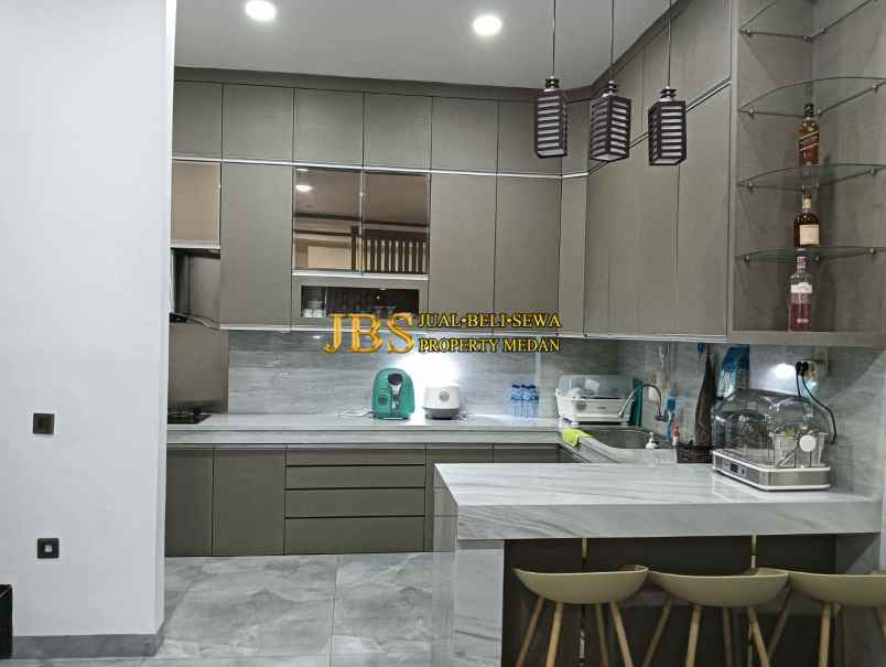 dijual rumah komplek citraland gama