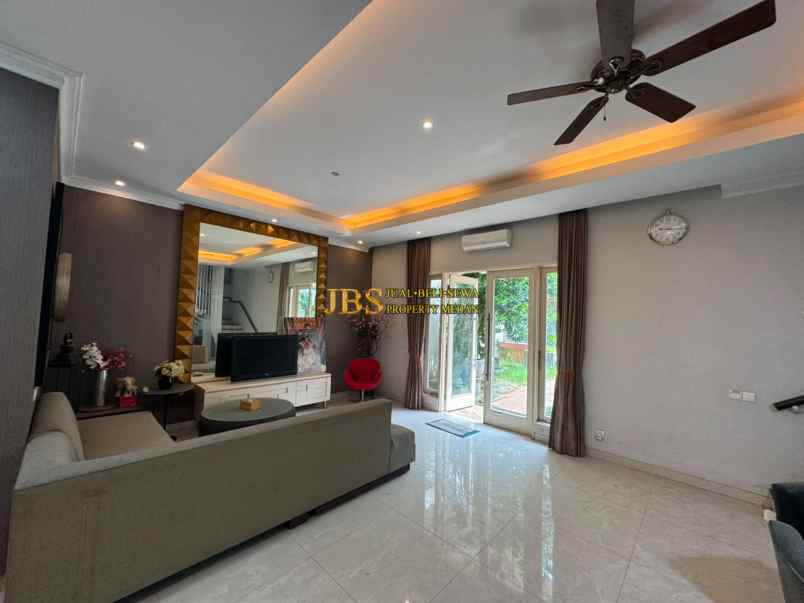 dijual rumah komplek citraland gama