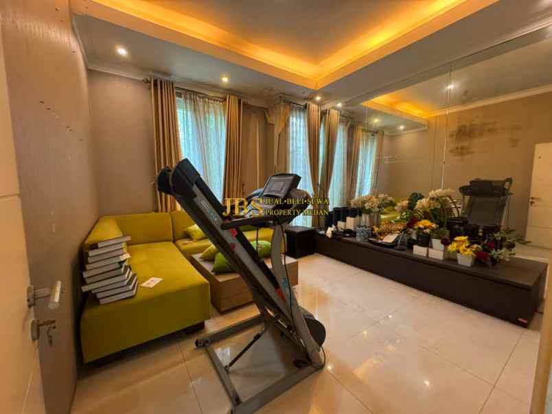 dijual rumah komplek citraland gama
