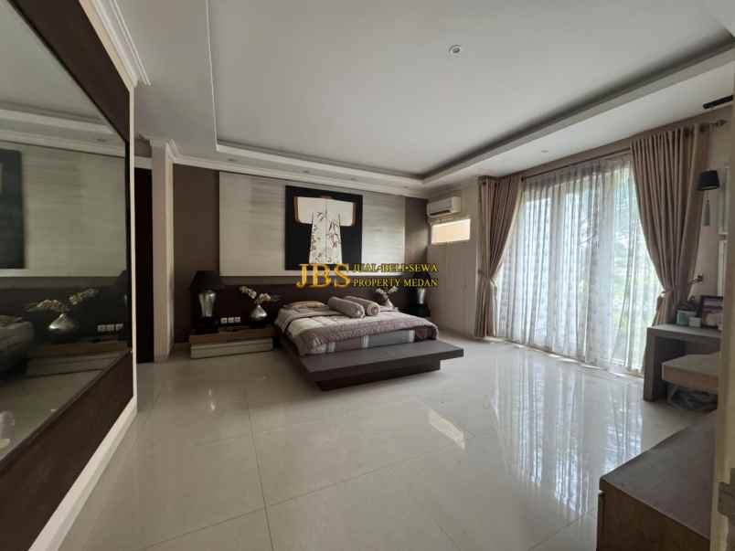 dijual rumah komplek citraland gama