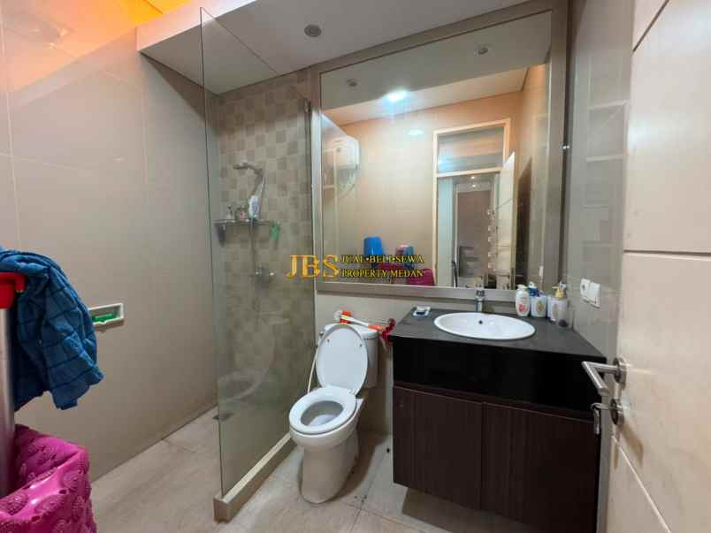 dijual rumah komplek citraland gama