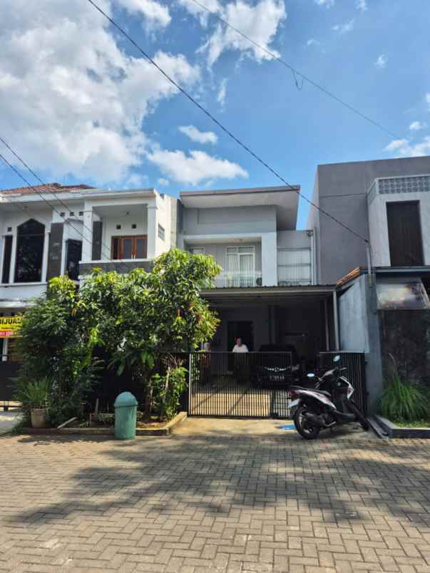 dijual rumah komplek ciwaruga