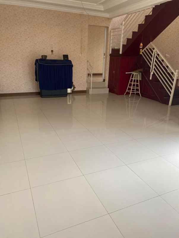 dijual rumah komplek ciwaruga