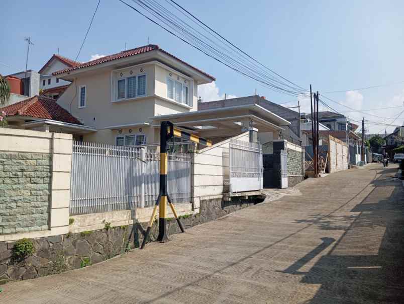 dijual rumah komplek ciwaruga