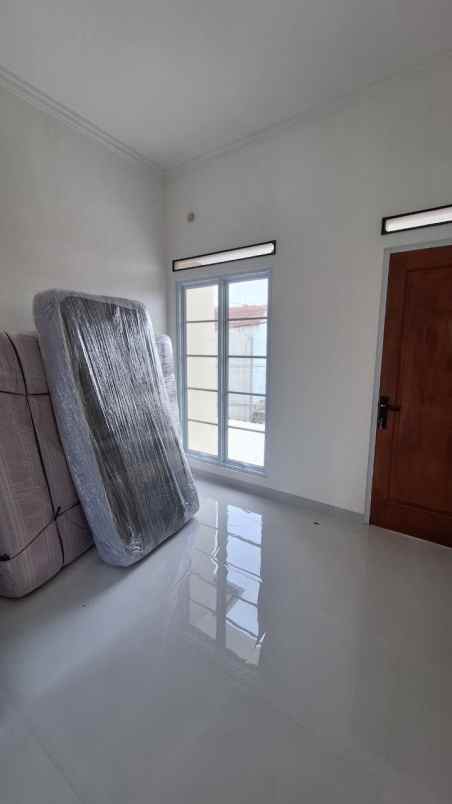 dijual rumah komplek deplu bintaro