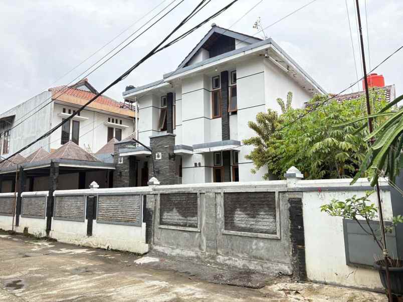 dijual rumah komplek graha indah blok 6