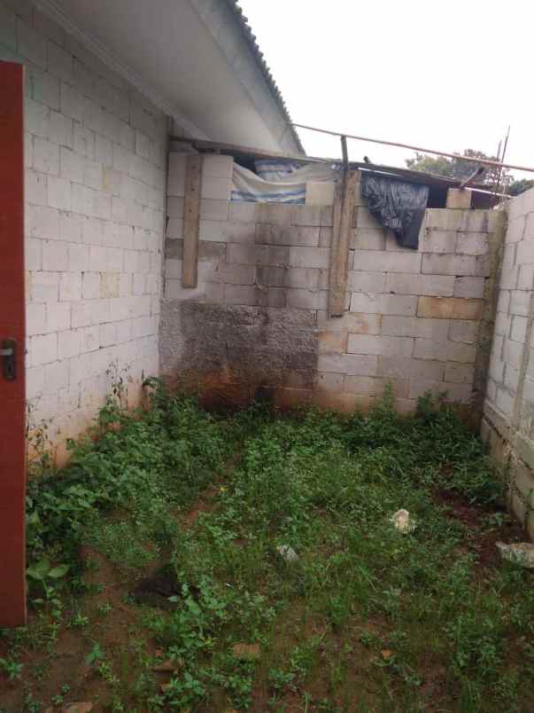 dijual rumah komplek griya utami