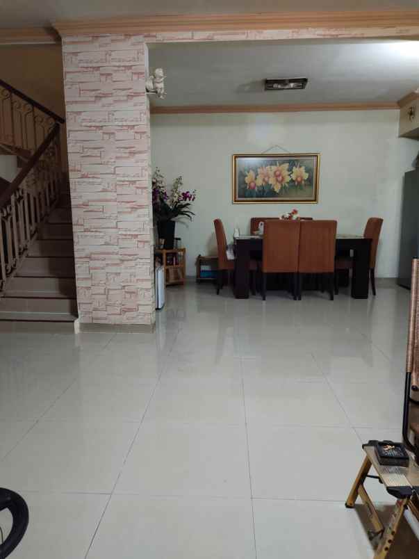 dijual rumah komplek permata angkasa