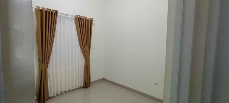 dijual rumah komplek private village