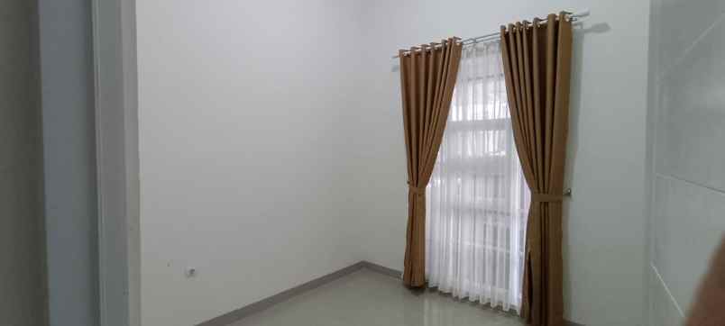 dijual rumah komplek private village