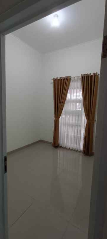 dijual rumah komplek private village