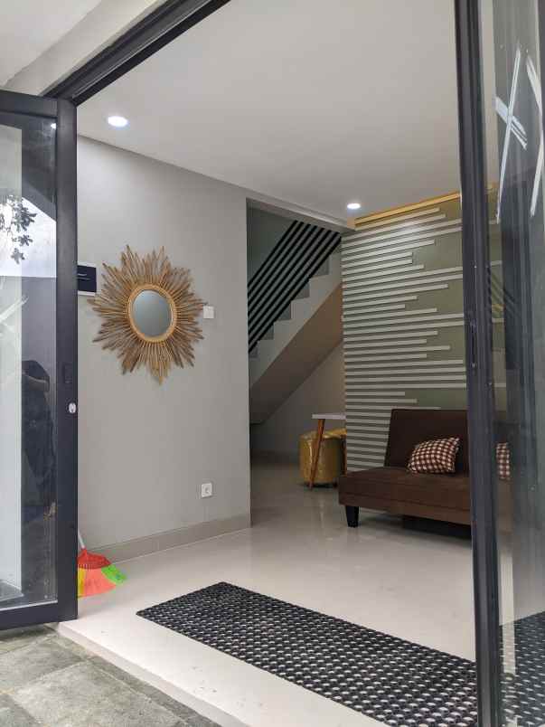 dijual rumah konsep villa private pool turi sleman