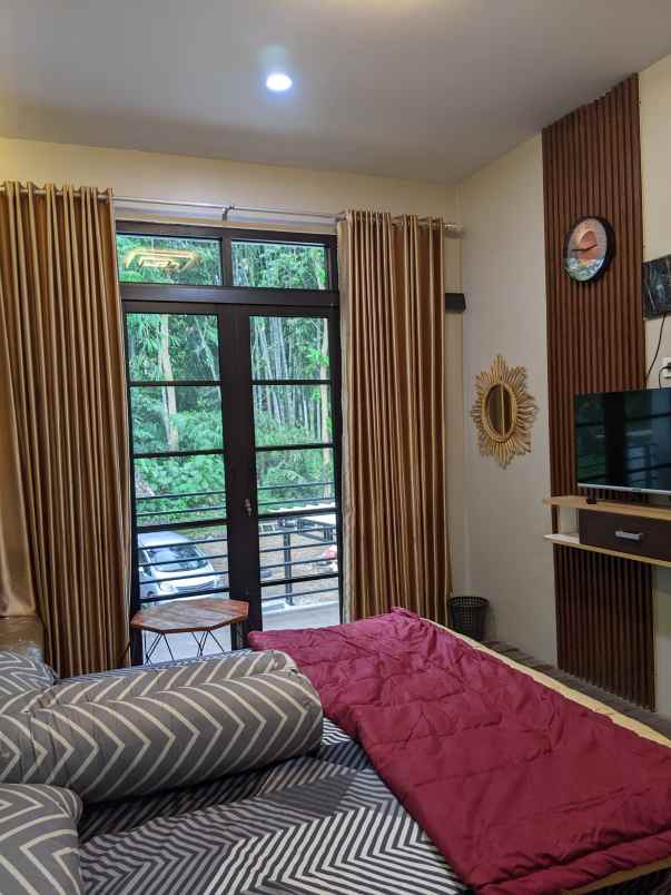 dijual rumah konsep villa private pool turi sleman