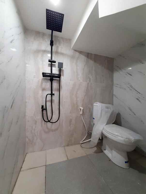 dijual rumah kukusan depok jawa barat