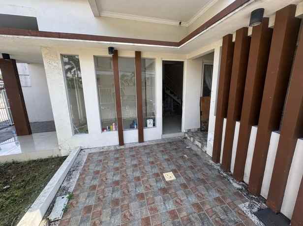 dijual rumah kutisari indah
