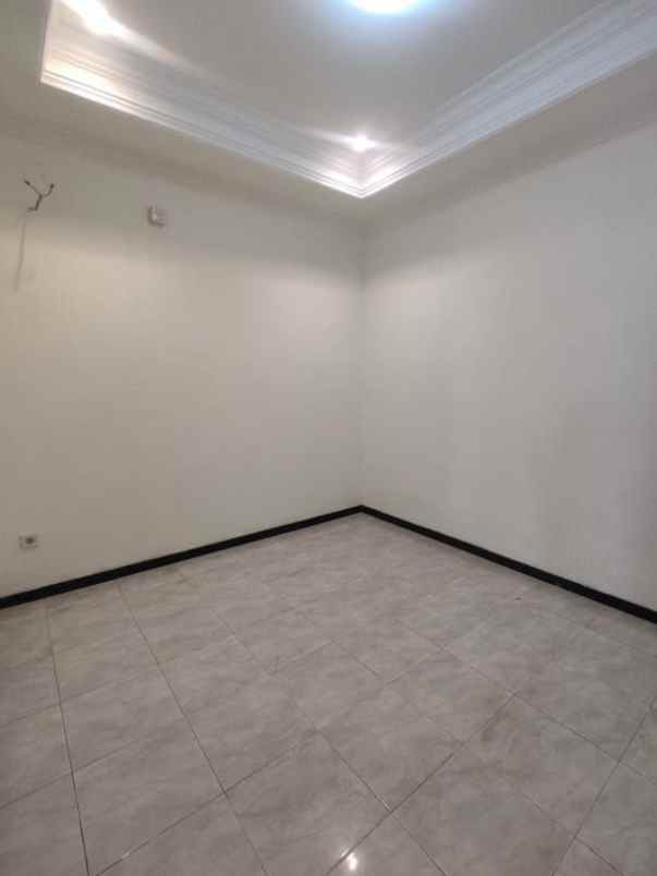 dijual rumah kutisari selatan sby dekat uk petra tol