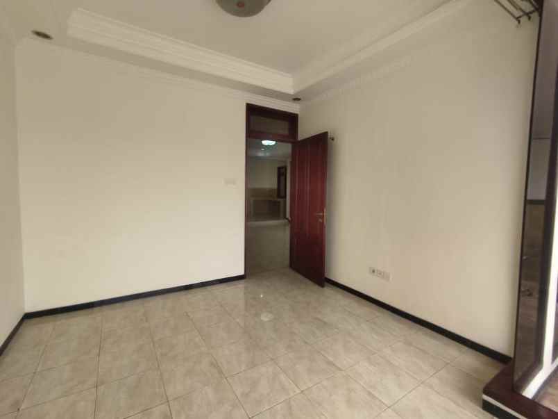 dijual rumah kutisari selatan sby dekat uk petra tol