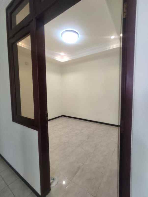 dijual rumah kutisari selatan sby dekat uk petra tol