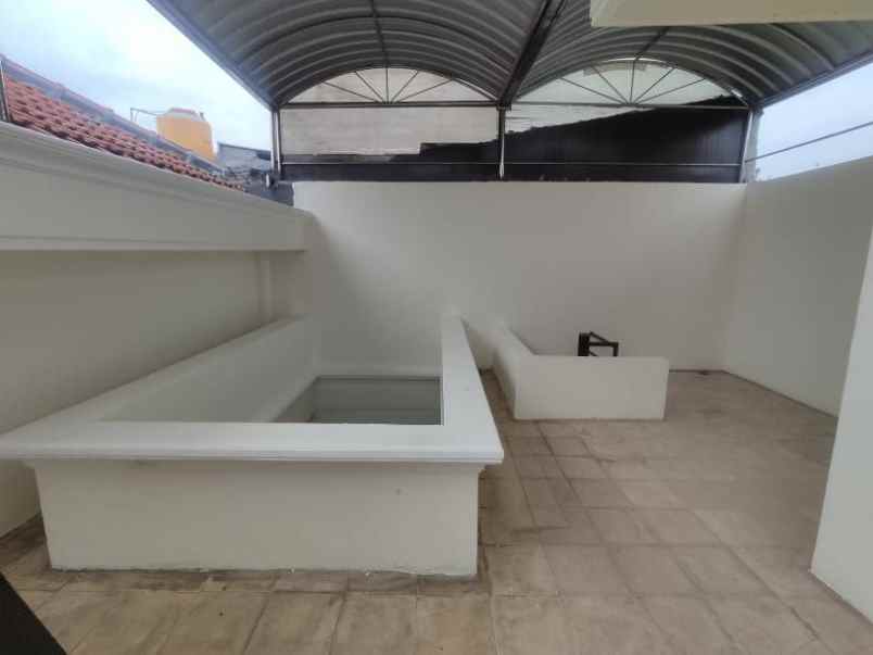 dijual rumah kutisari selatan sby dekat uk petra tol