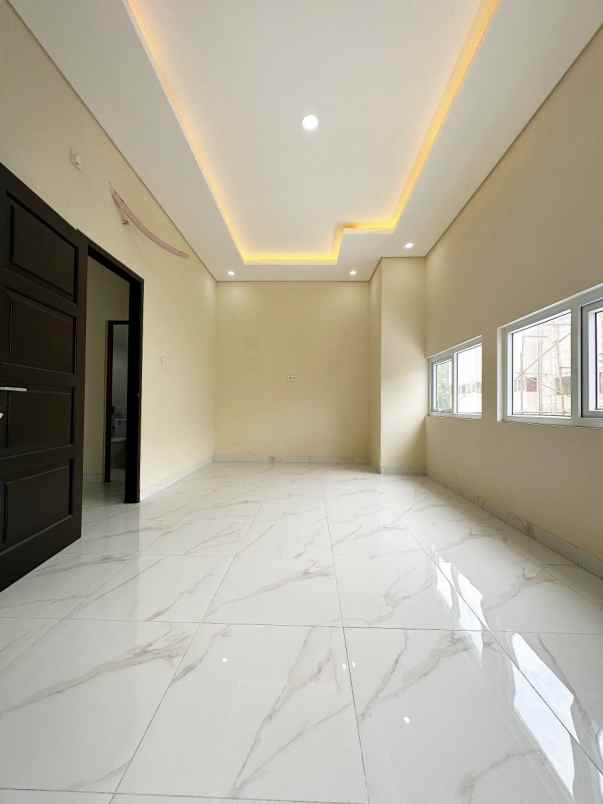 dijual rumah limo depok