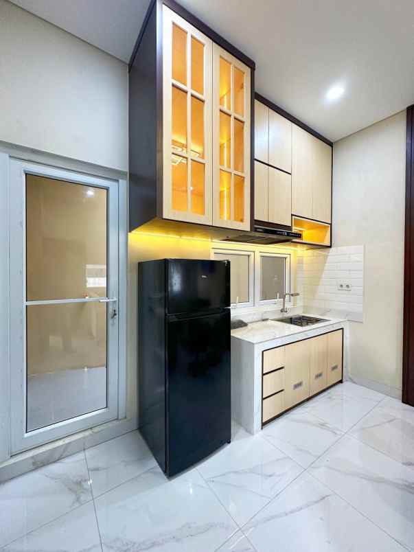 dijual rumah limo depok