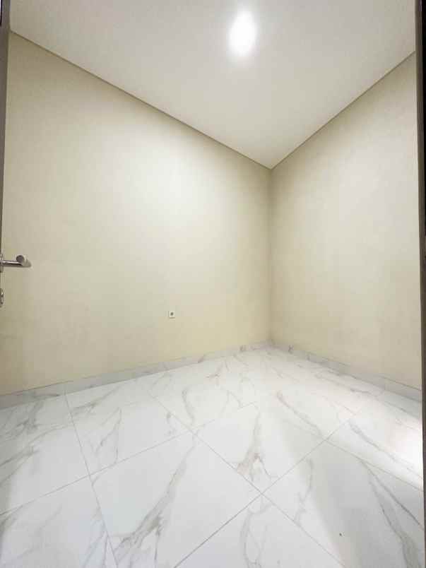 dijual rumah limo depok