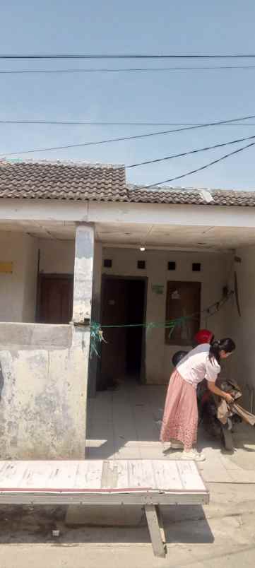 dijual rumah lingkungan perumahan