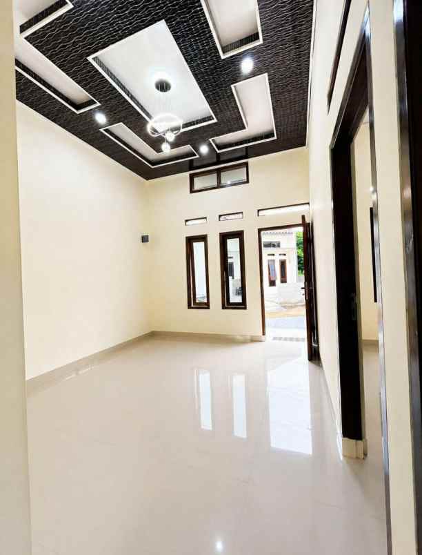 dijual rumah lokasi strategis dekat stasiun