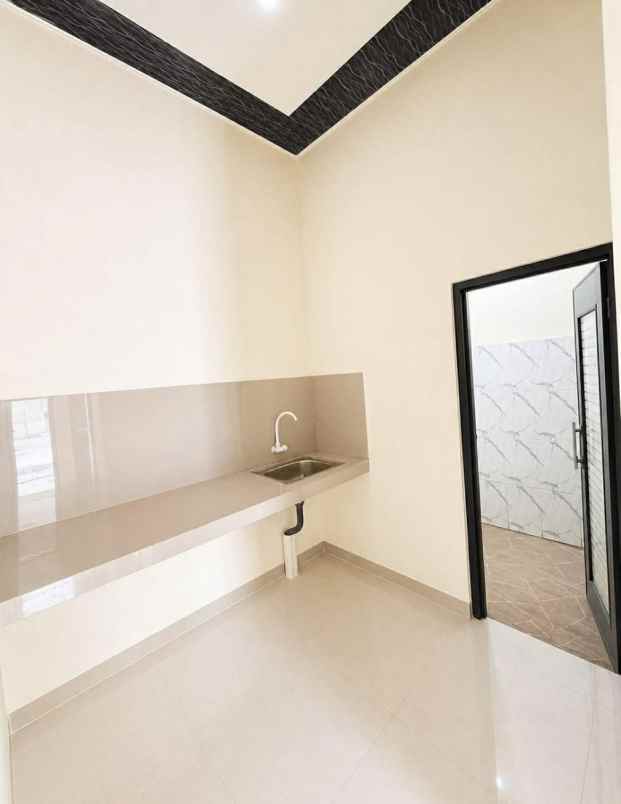dijual rumah lokasi strategis dekat stasiun