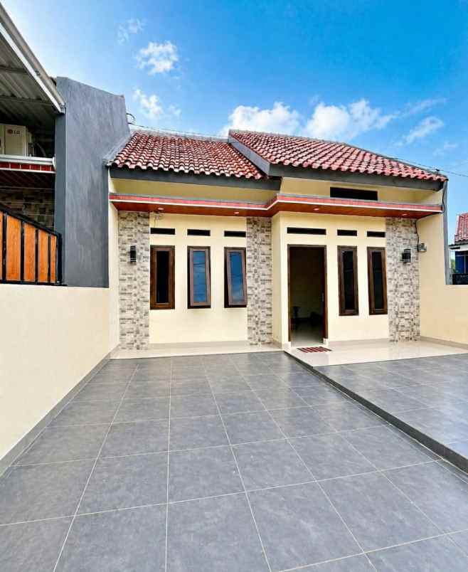 dijual rumah lokasi strategis dekat stasiun