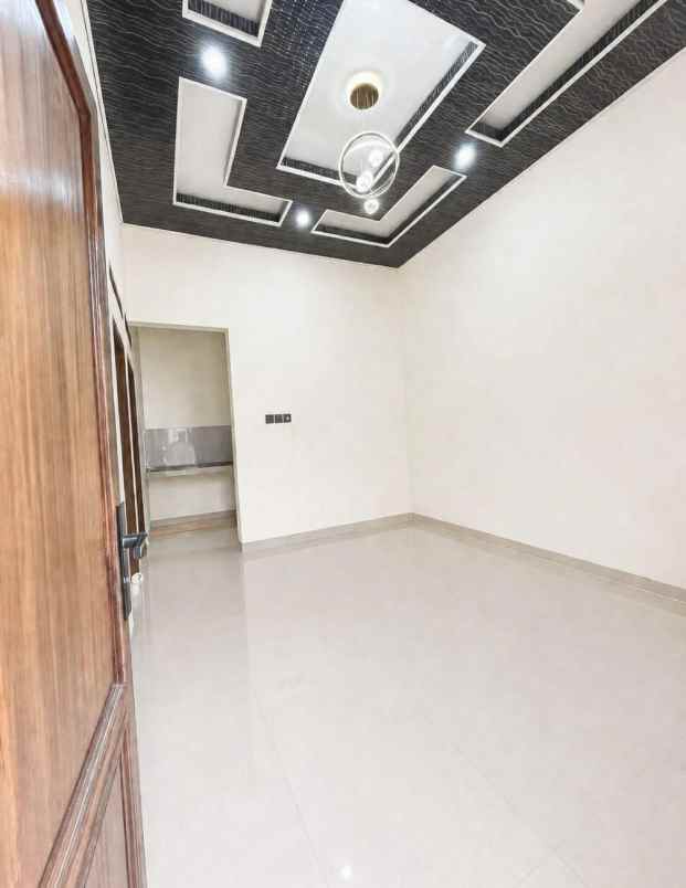 dijual rumah lokasi strategis dekat stasiun