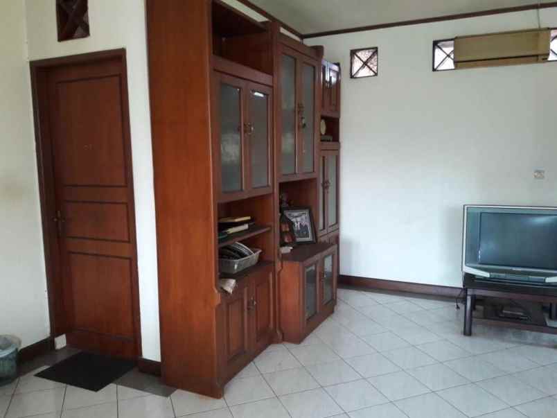 dijual rumah lokasi strategis hanya 1 5