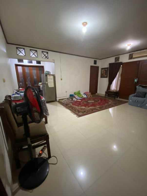 dijual rumah lokasi strategis hanya 1 5