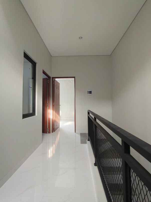 dijual rumah lubang buaya