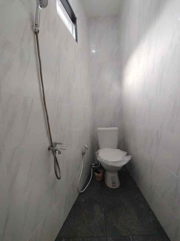 dijual rumah lubang buaya