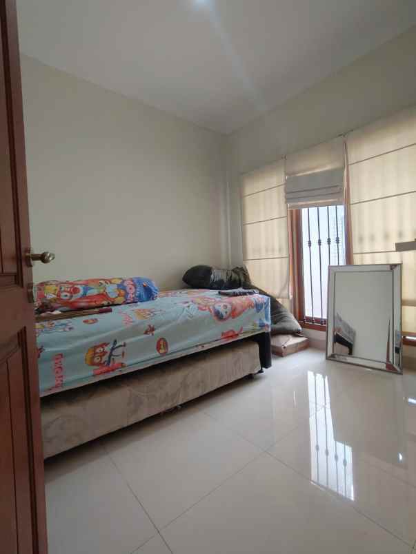 dijual rumah lubang buaya