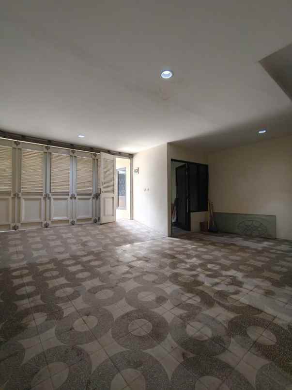 dijual rumah lubang buaya