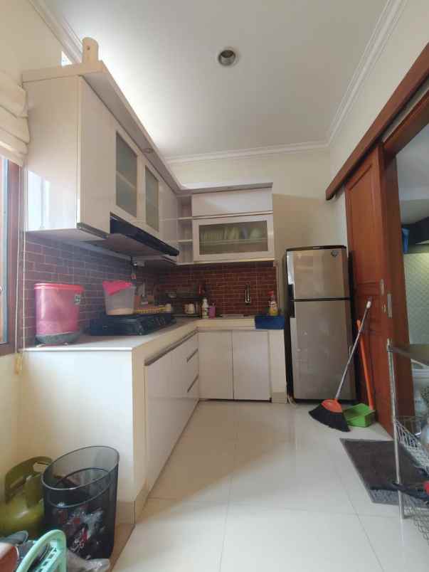 dijual rumah lubang buaya