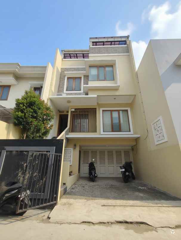 dijual rumah lubang buaya