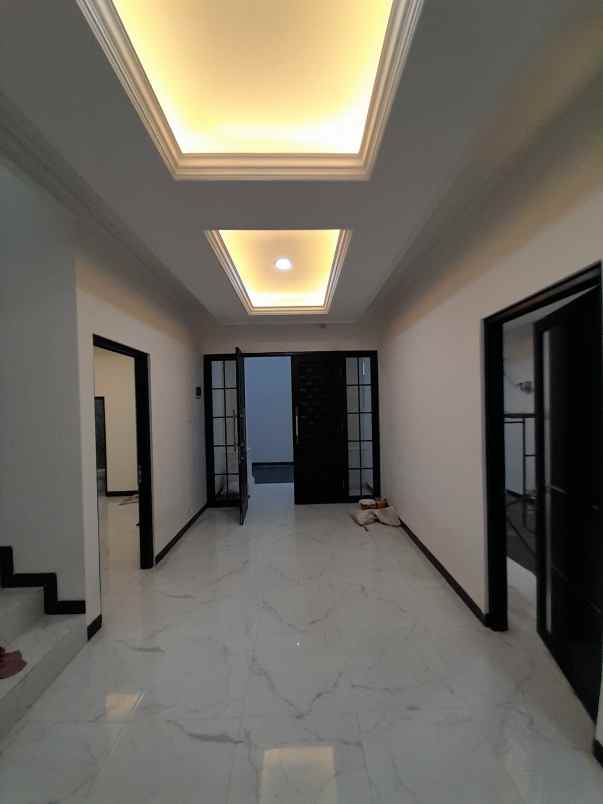 dijual rumah m kahfi 2 near wisata setu