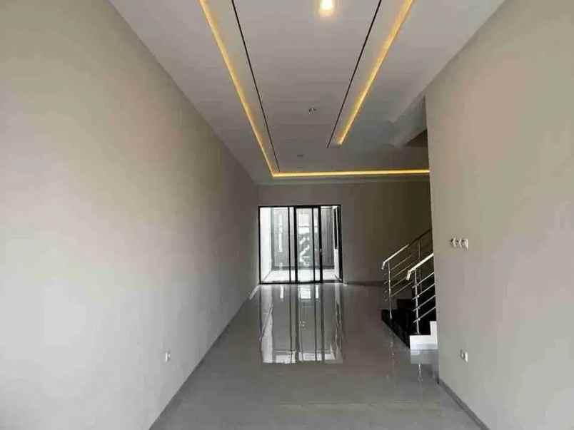 dijual rumah manyar kertoadi