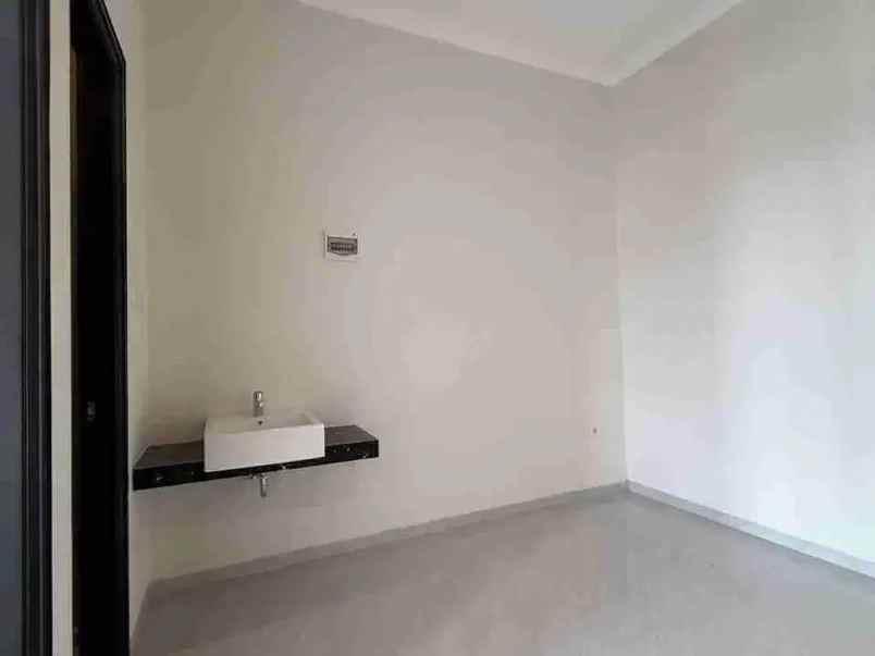 dijual rumah manyar kertoadi