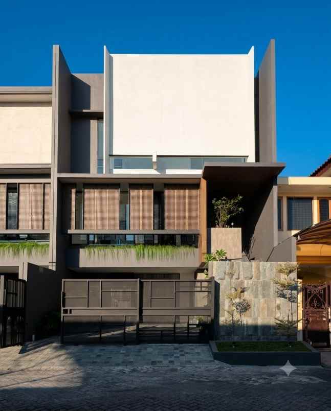 dijual rumah manyar kertoadi surabaya