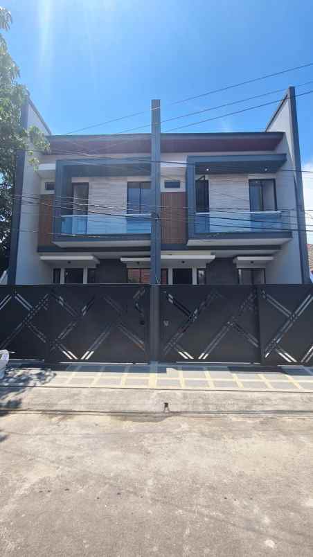 dijual rumah manyar tirto