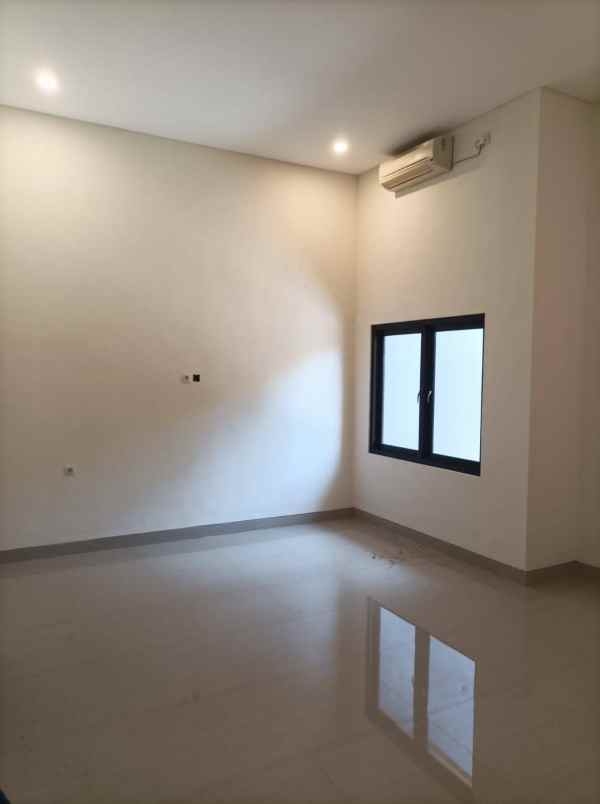 dijual rumah manyar tirtomoyo manyar