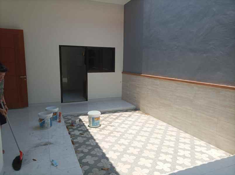 dijual rumah manyar tirtomoyo manyar